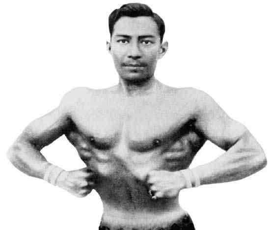 धर्मभक्त माथेमा, व्यवसायिक शारिरीक सुगठनका पहिलो नेपाली खेलाडी